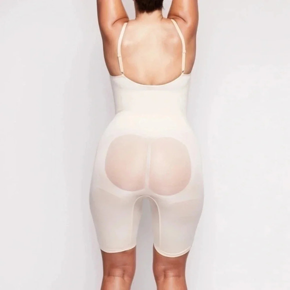 NEW SKIMS SCULPTING BODYSUIT MID THIGH B402 - Picture 4 of 7